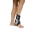 thumbnail image 1 of Tobillera Aircast A60 para pie derecho, color negro, talla mediana, 1 of 5