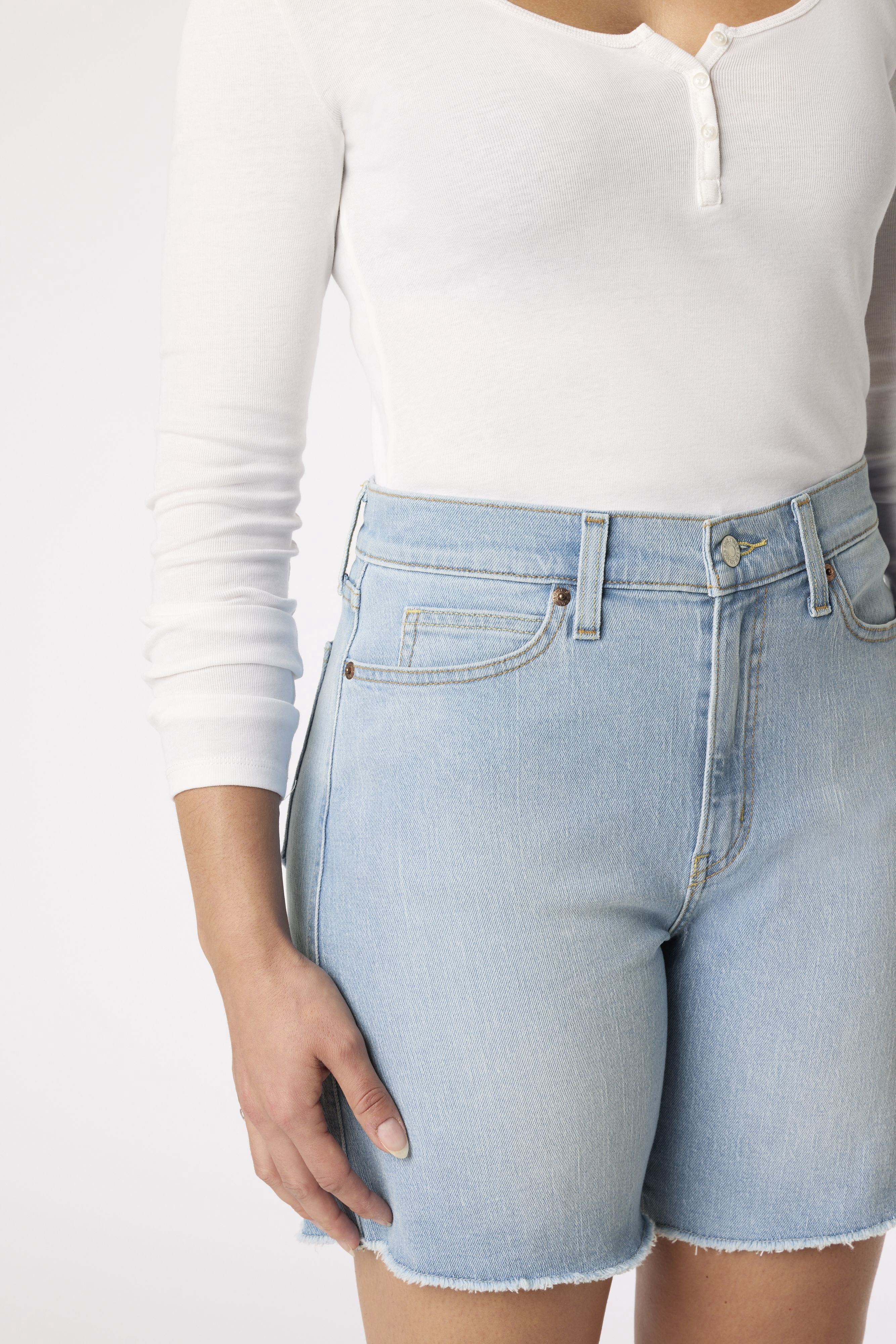 Levi Strauss Signature Women's and Women's Plus Vintage Relaxed Mid Thigh Shorts, Sizes 2-18