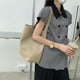 thumbnail image 4 of Bolso de mujer de fábrica, bolso de hombro retro sencillo, bolso de cubo de gran capacidad, bolso de axila de pu, bolso de madre e hijo de moda, 4 of 6