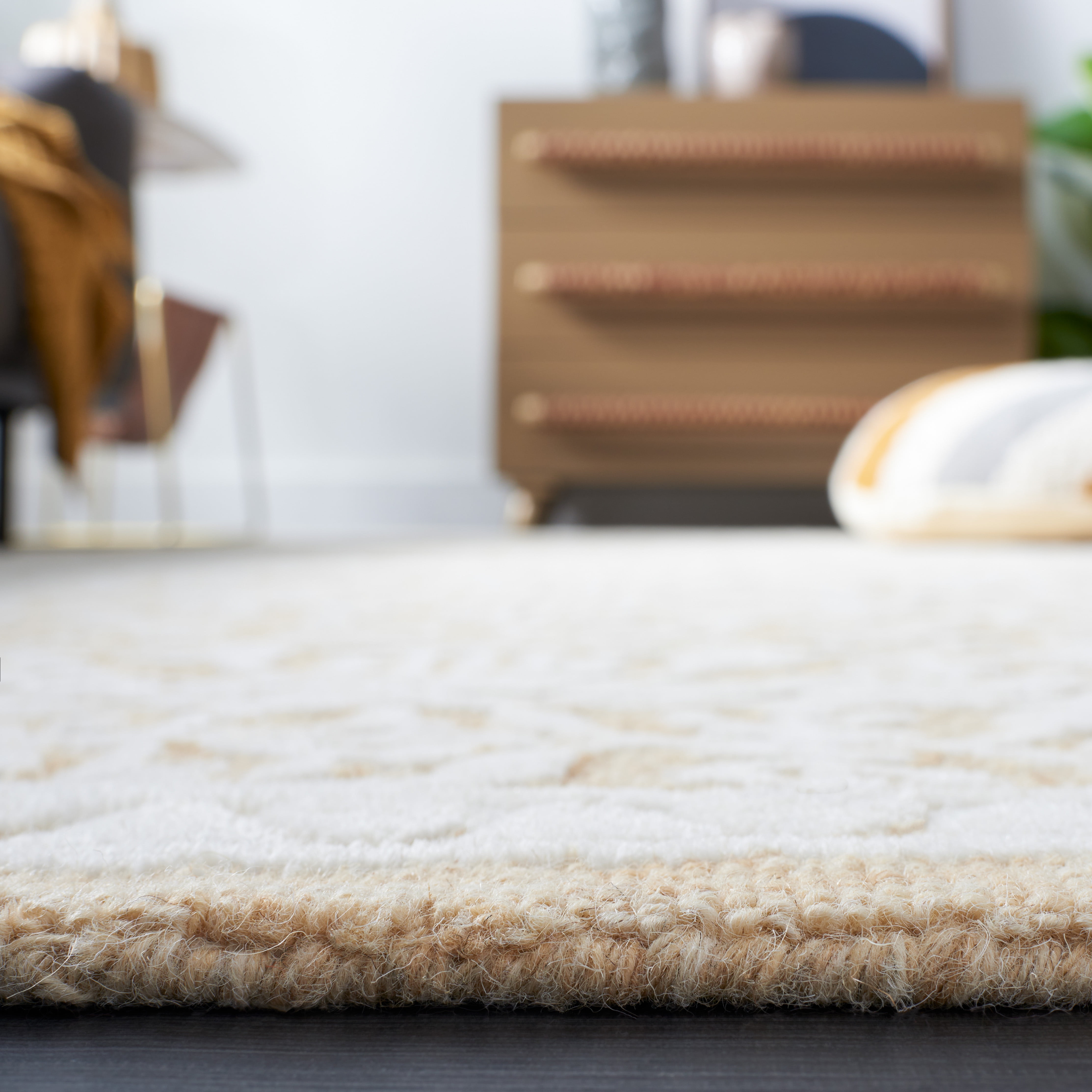 SAFAVIEH Metro Lorenzo Medallion Area Rug, Gold/Ivory, 5' x 8'
