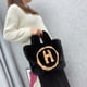 thumbnail image 5 of Bolsas De Felpa Causal Fuzzy Bag Color Contraste Moda Letra H para mujeres niñas (Negro), 5 of 8