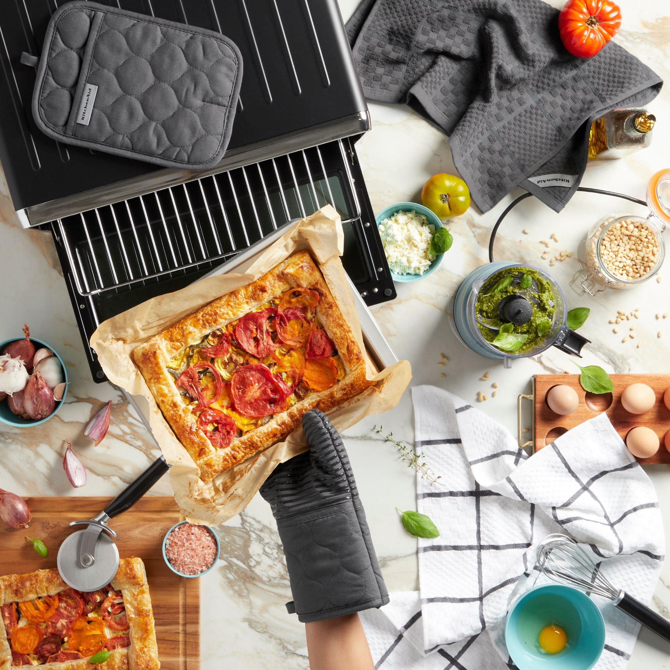 KitchenAid Onion Quilt Kitchen Towel, Oven Mitt & Potholder 4-Pack Set, Charcoal Grey, 16"x26", 7"x13" & 7"x10"
