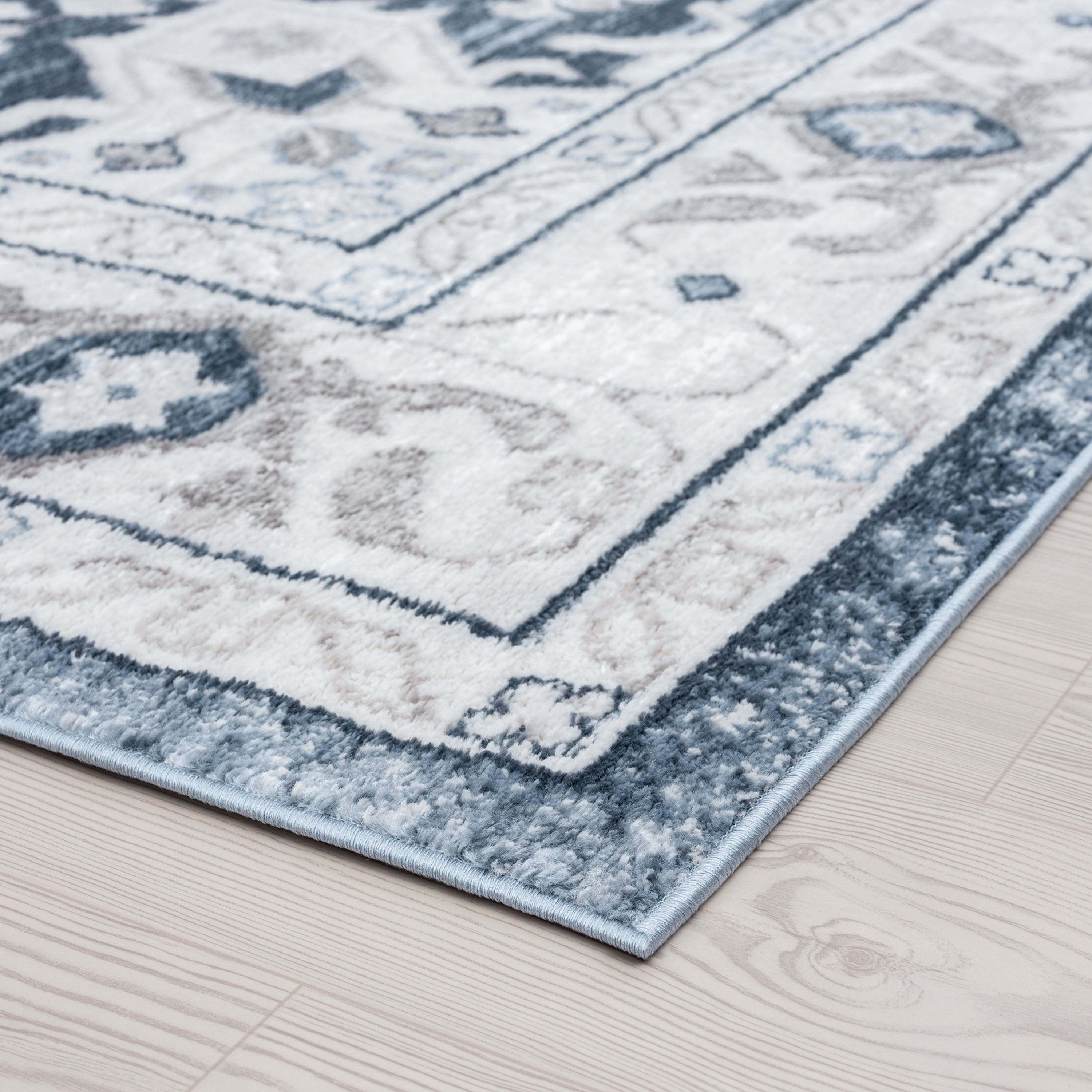 Traditional 2x3 Area Rug (2' x 3') Medallion White, Blue Indoor Scatter Easy to Clean