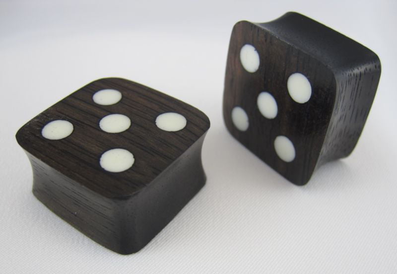 2 WOOD DICE CUPS WITH FIVE ACRYLIC DICE 11/16" SQUARE 