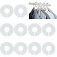 thumbnail image 1 of 10 separadores redondos de tallas para ropa de 90 mm, blancos, de plástico, para percheros, con perchas grandes en blanco y un rotulador., 1 of 5