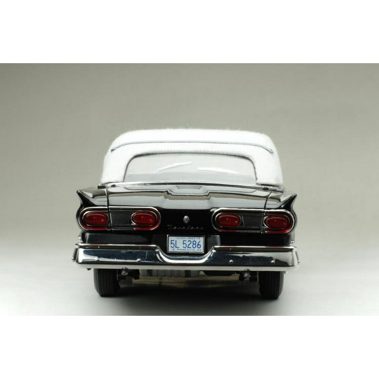 1/18フォード フェアレーン500 オープン 1958 レッド/ブラック 1958 Ford Fairlane 500 Open Convertible-Torch Red/Raven