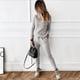 thumbnail image 4 of Conjunto de suéter y pantalones casuales de moda de color sólido con cuello alto para mujer, 4 of 6