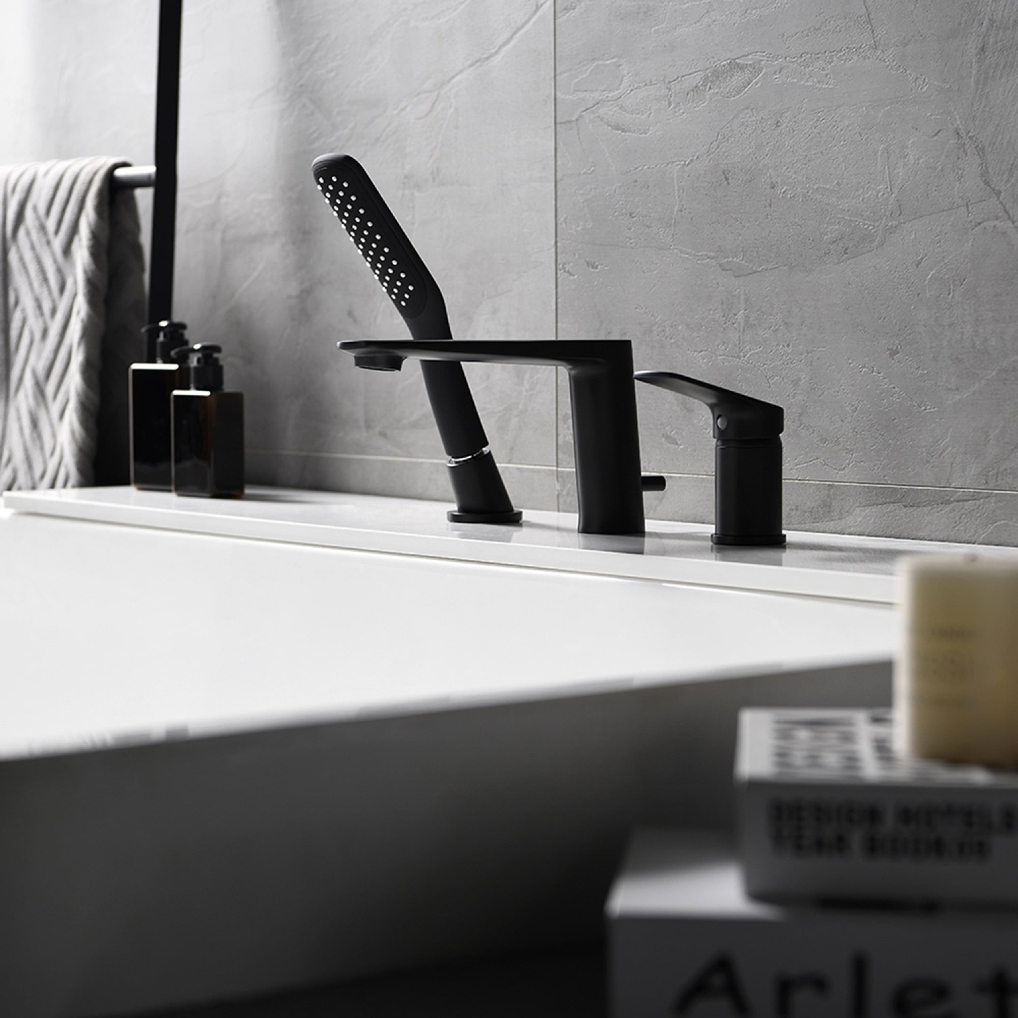 Single Handle Deck Mounted Roman Tub Faucet with Handshower