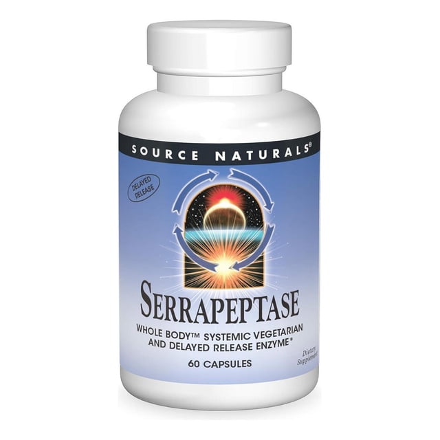 serrapeptasa source naturals 60 cápsulas Suplemento en frasco blanco con etiqueta azul, vista frontal centrada; muestra el nombre Serrapeptase, el logotipo Source Naturals, la indicación "Delayed release" y "60 capsules"; cápsula vegetariana de liberación retardada, contiene leche y soya según etiqueta.