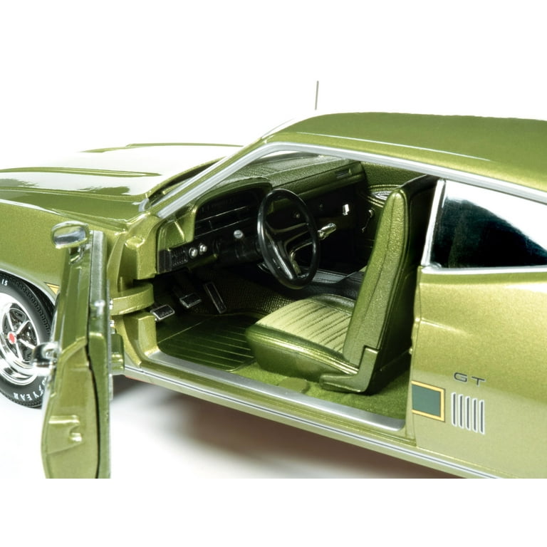 Autoworld AMM1211 1970 Ford Torino GT Hardtop Medium Ivory