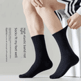 thumbnail image 3 of Calcetines deportivos blancos hasta la mitad de la pantorrilla para estudiantes masculinos y femeninos de otoño e invierno, calcetines largos desodorantes transpirables que absorben el sudor, 3 of 5