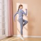 thumbnail image 4 of Traje de yoga sin costuras de primavera y verano, top de manga larga, cuello alto de moda, color sólido, corte ajustado, chaqueta deportiva para exteriores con cremallera para mujer, 4 of 6