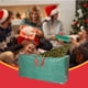 thumbnail image 4 of Bolsa Grande para Árboles de Navidad Artificiales de Hasta 122 X 38 X 50 Cm. Estuche Impermeable con Asas Reforzadas y Cremallera, Color Rojo y Verde., 4 of 7