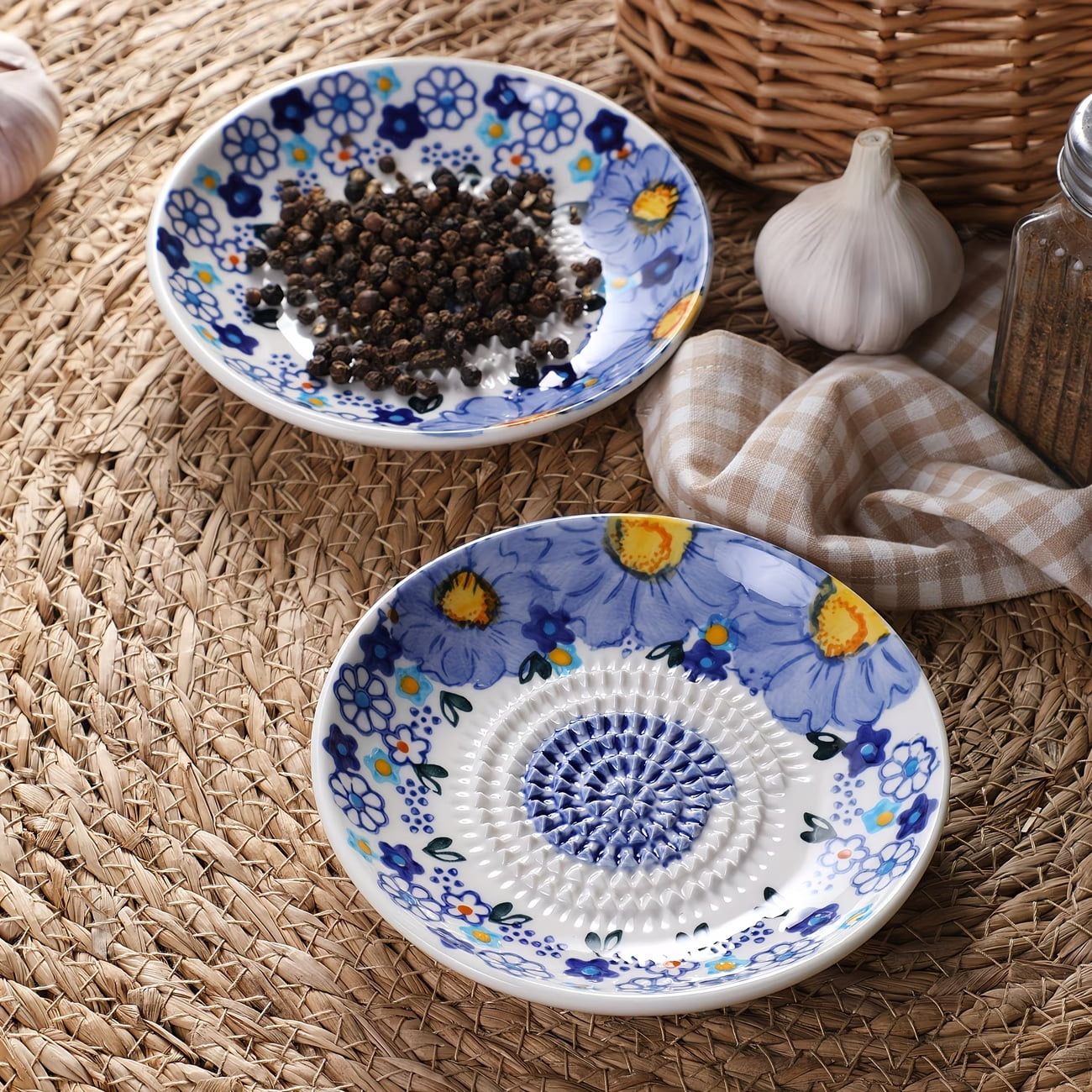 Elegant Blue Floral Ceramic Garlic Grinder - Manual Garlic Masher for Home Use, Perfect for Garlic Paste, Ginger, Fruits & Vegetables