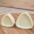 thumbnail image 1 of Triángulo de molde Onigiri, 2 piezas para hacer bolas de arroz, molde triangular para sushi para Bento o comida japonesa en caja Bento para niños (beige), 1 of 5