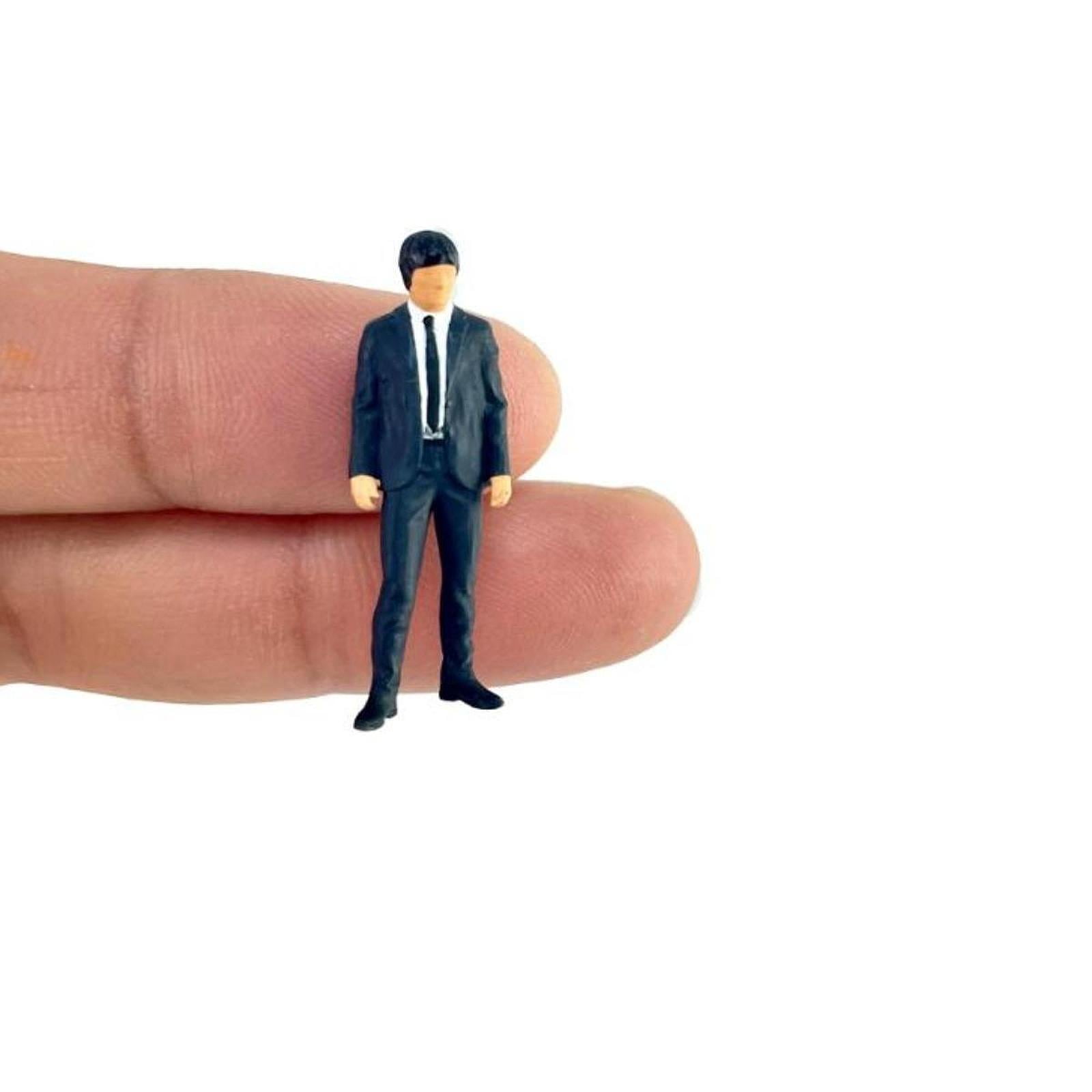 QccHieUs 4 Pieces People Figurines Mini /64 Scale Collectibles Desktop Ornament Landscape