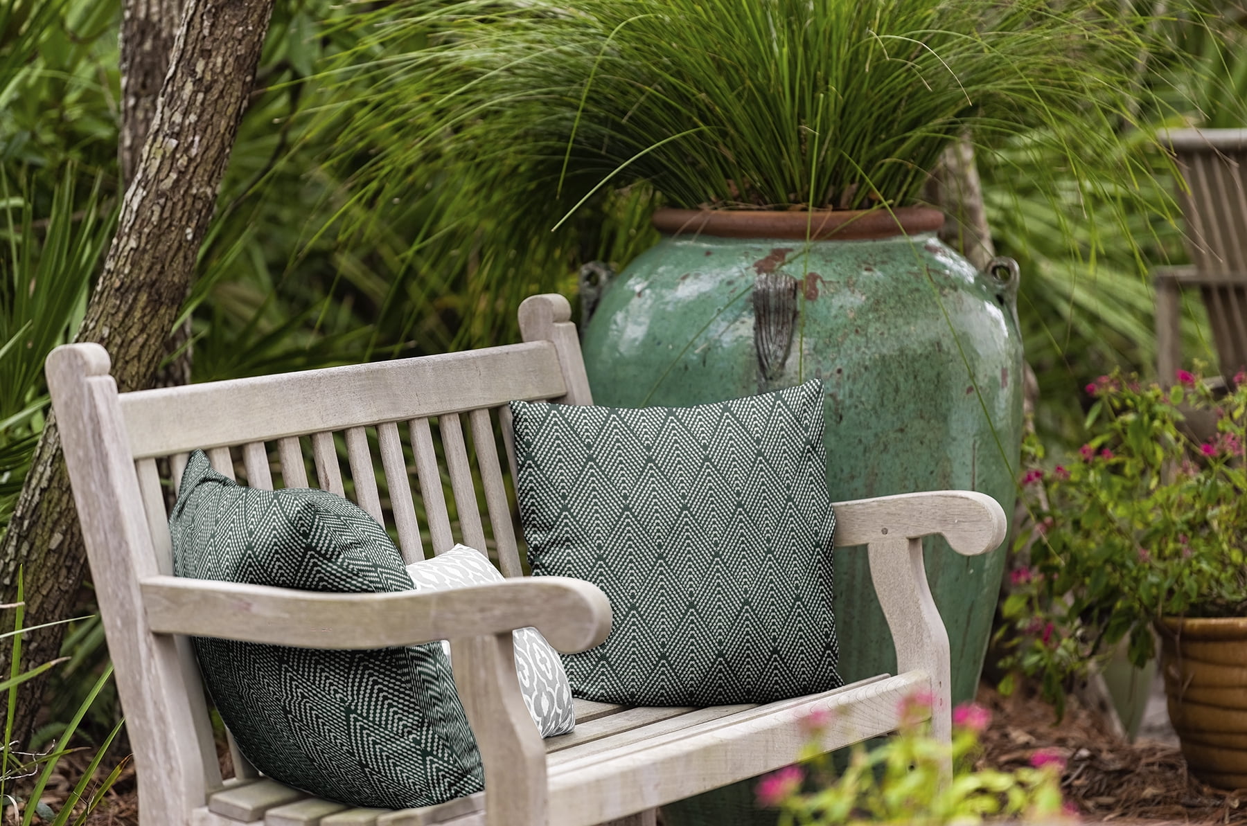 16" x 16" Simply Daisy Lifeflor Polyester Indoor/Outdoor Pillow, Dark Green Qty 1