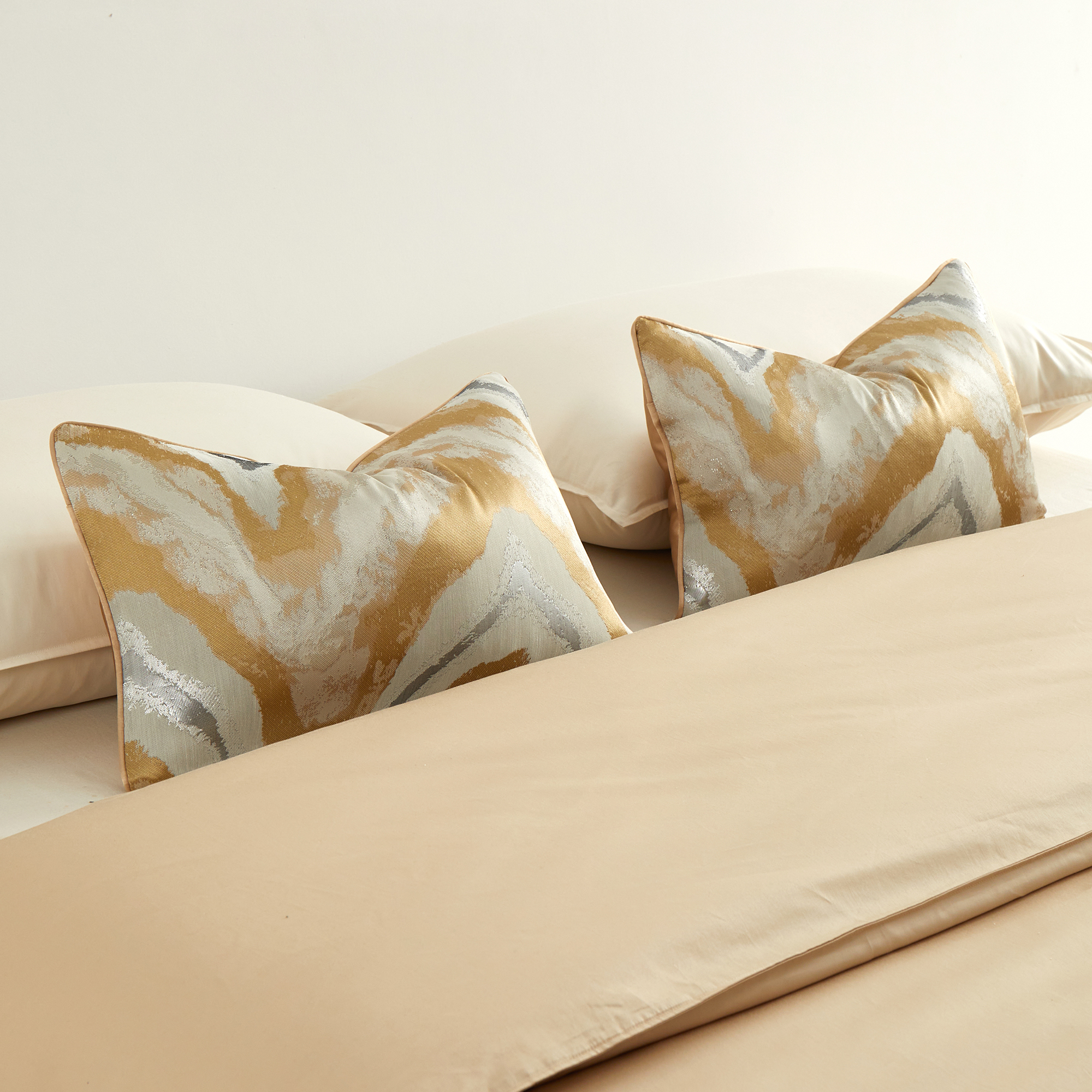 THE-TINOART Nordic Luxury Marble Texture Velvet Throw Pillow Cover 18x18 Inch Neutral Decorative Abstract Square Brown Cushion Cover for Couch Sofa Bedroom Living Room - 1 Pack