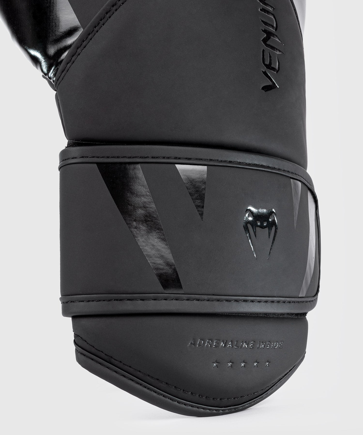 Venum Challenger 4.0 Boxing Gloves - Black/Black - 16-Ounce
