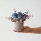 thumbnail image 3 of Kit de flores artificiales con maceta, combinación de rosas azules quemadas de seda falsa y vegetación, decoración en maceta de plantas pequeñas para oficinas, estanterías, dormitorios, salas de, 3 of 7