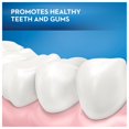thumbnail image 4 of Cepillo de dientes Oral-B Essential Clean Suave, paquete de 2, 4 of 5