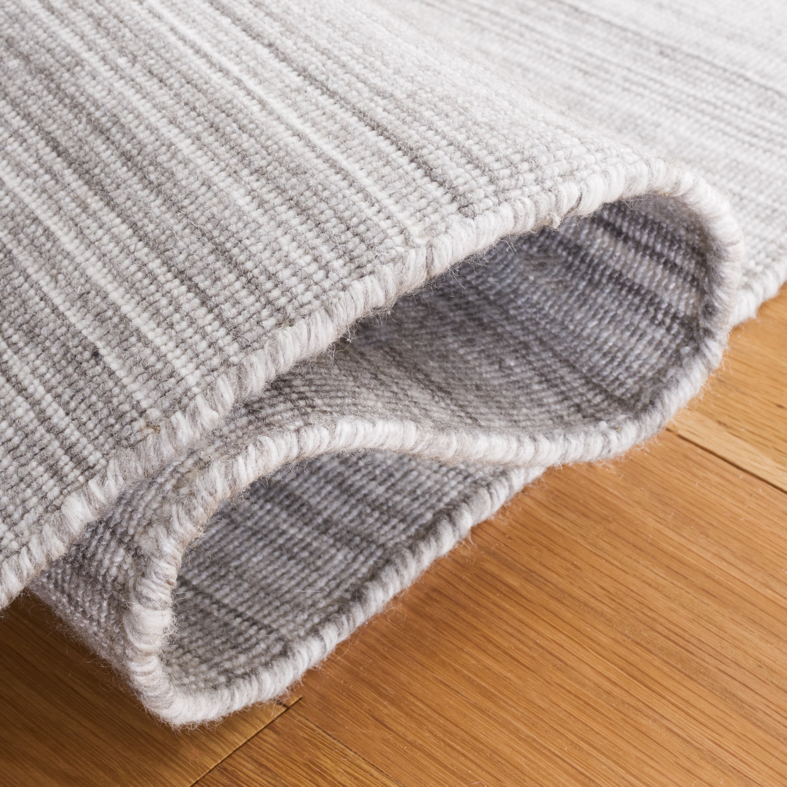 SAFAVIEH Kilim Nadia Striped Polyester Area Rug, Silver, 6' x 6' Square