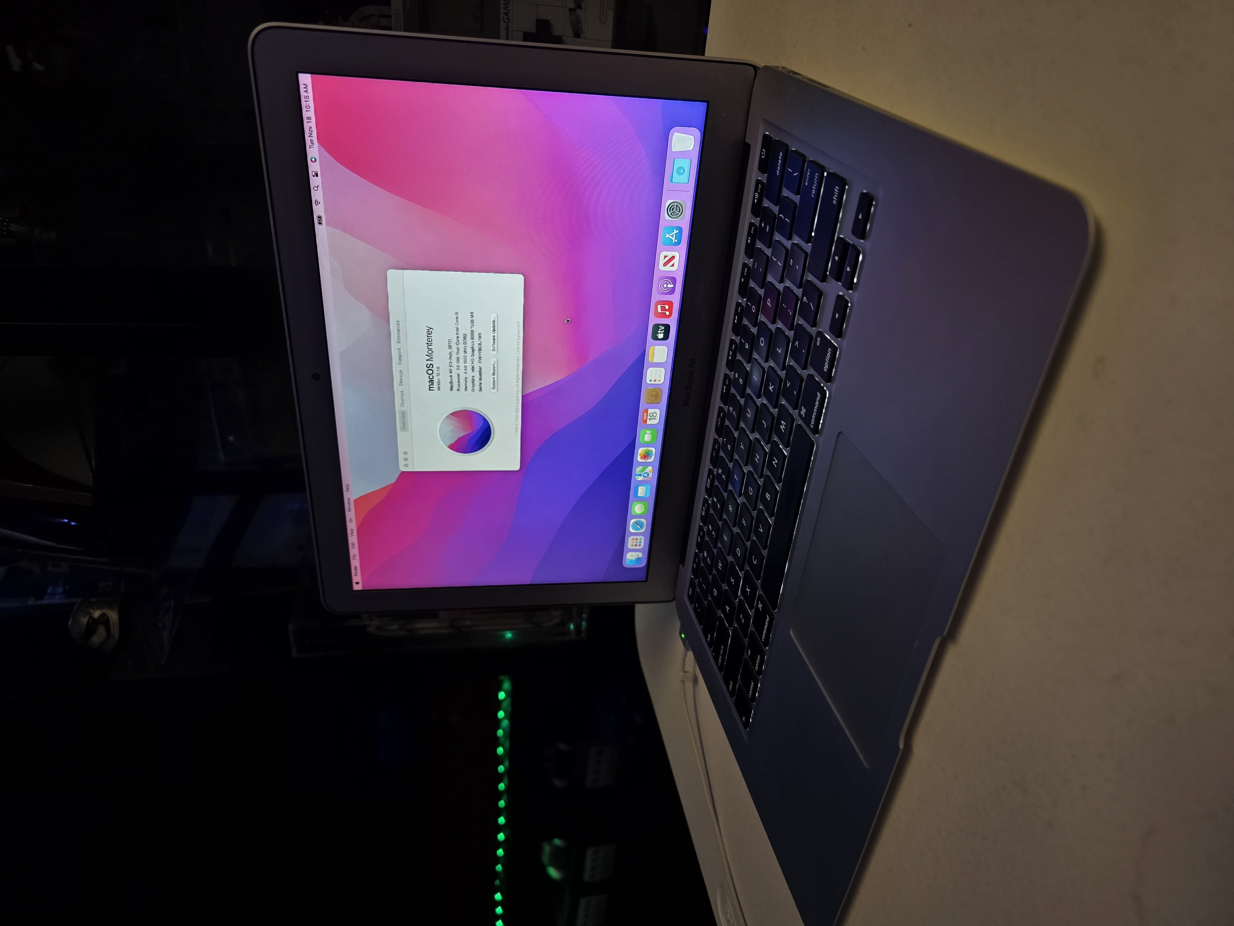 Apple MacBook Air 13.3-Inch Laptop - 1.4Ghz Core i5 / 4GB RAM / 128GB SSD MD760LL/A (Good)