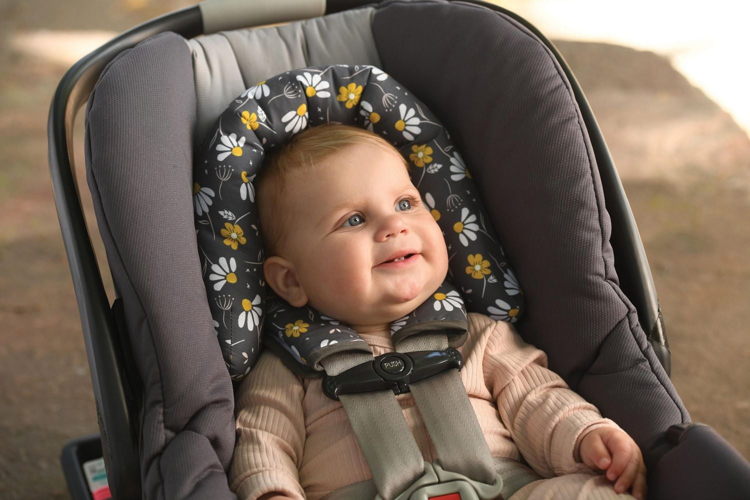 Sur le support de tête Goldbug Girls Duo imprimé marguerite APPUI-TÊTE GB G