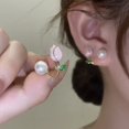 thumbnail image 1 of Pendientes de flor de aguja de plata llenos de diamantes, pendientes femeninos versátiles de perlas pequeñas y simples, pendientes de temperamento de alta gama, 1 of 6