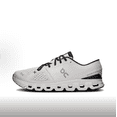 thumbnail image 1 of Zapatillas de running ON Cloud X4 de entrenamiento bajas, unisex, blancas, 1 of 5