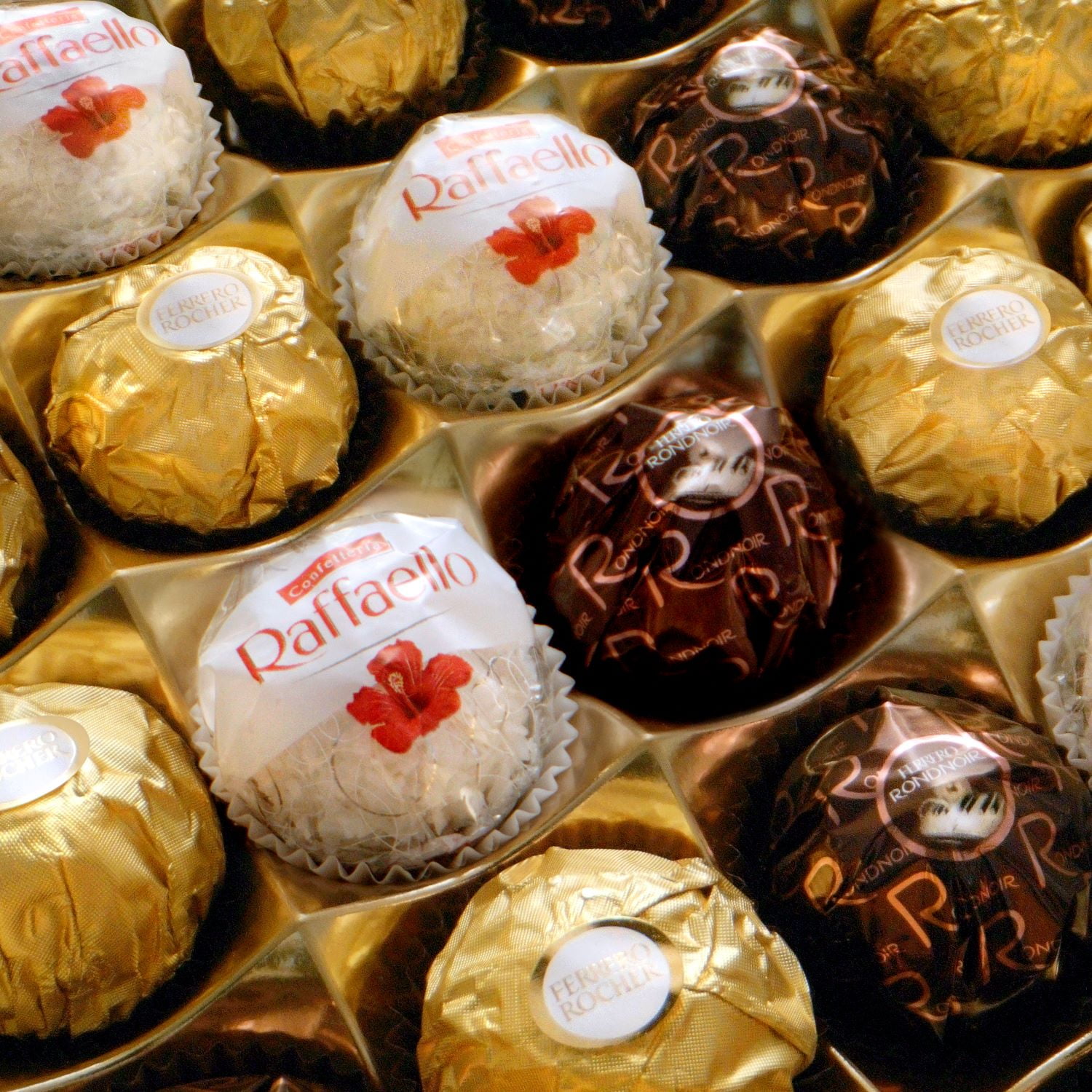 Boîte-cadeau Ferrero Collection (confiseries au chocolat et à la noix de coco) 16 morceaux 174g