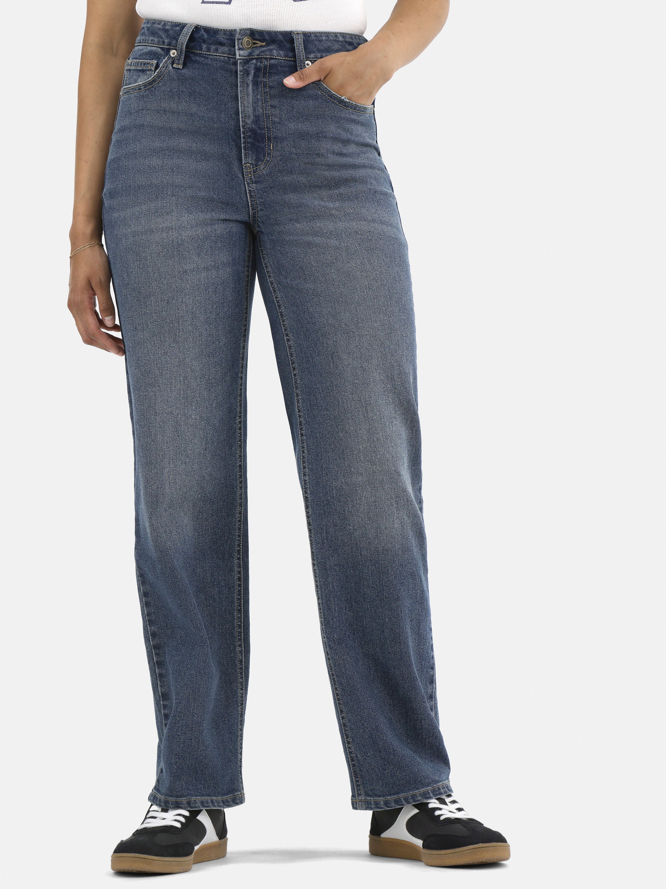 No Boundaries Women's Plus High-Rise Straight Leg Jeans, 30” and 32" Inseam, Sizes 00-24W