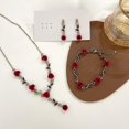 thumbnail image 5 of 3 piezas de collares de flores rojas rosas para mujer, aretes colgantes de flores rosas rojas, pulseras rosas, conjuntos de joyas de oro rosa para graduación, 5 of 5