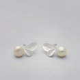 thumbnail image 5 of Aretes de plata de ley 925 con perlas de hojas, 1 par, 5 of 5
