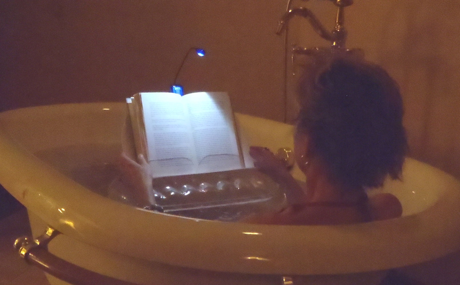 AquaReader Floating Book and Tablet Caddy with Retainers, Clear