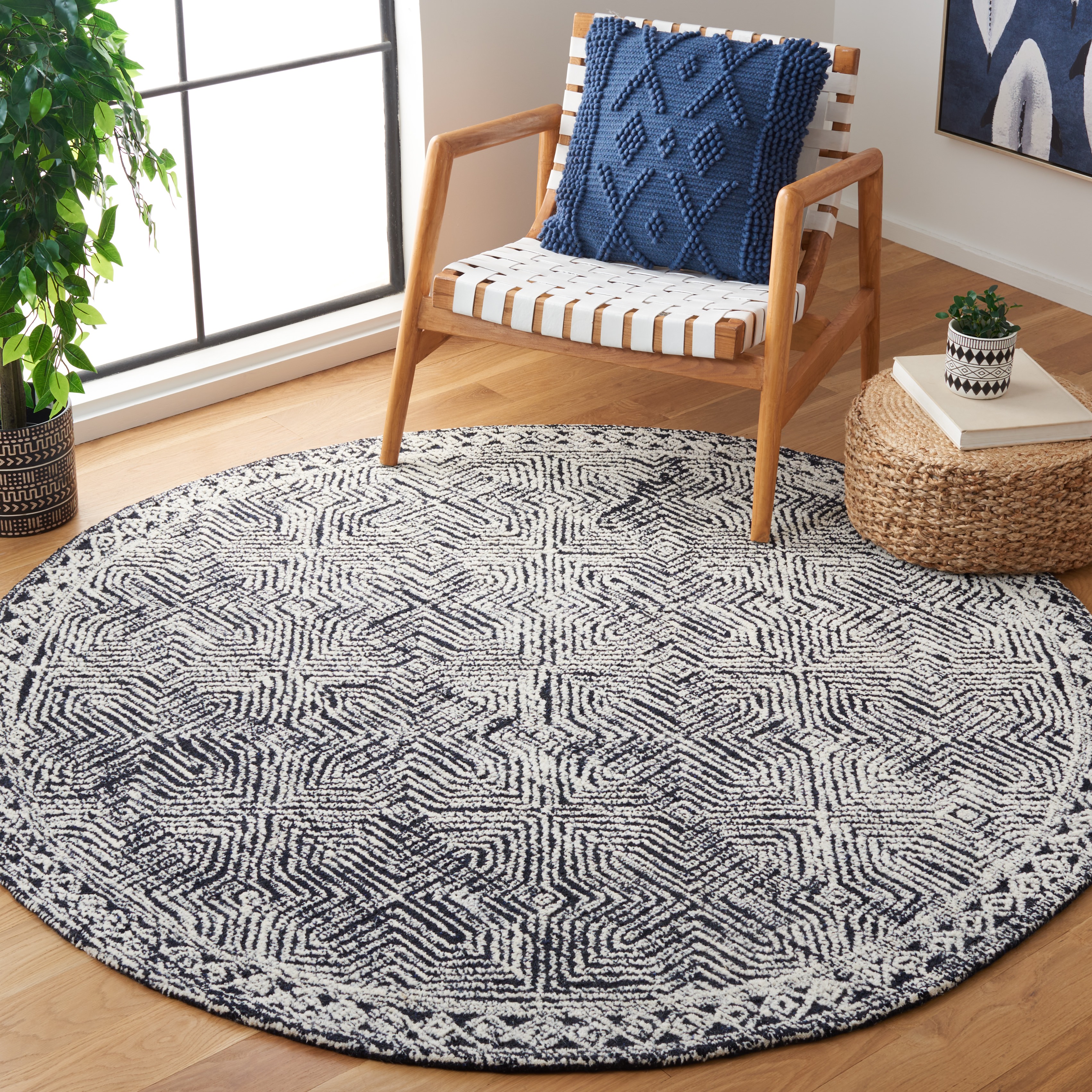 SAFAVIEH Metro Clover Geometric Area Rug, Black/Ivory, 6' x 6' Round
