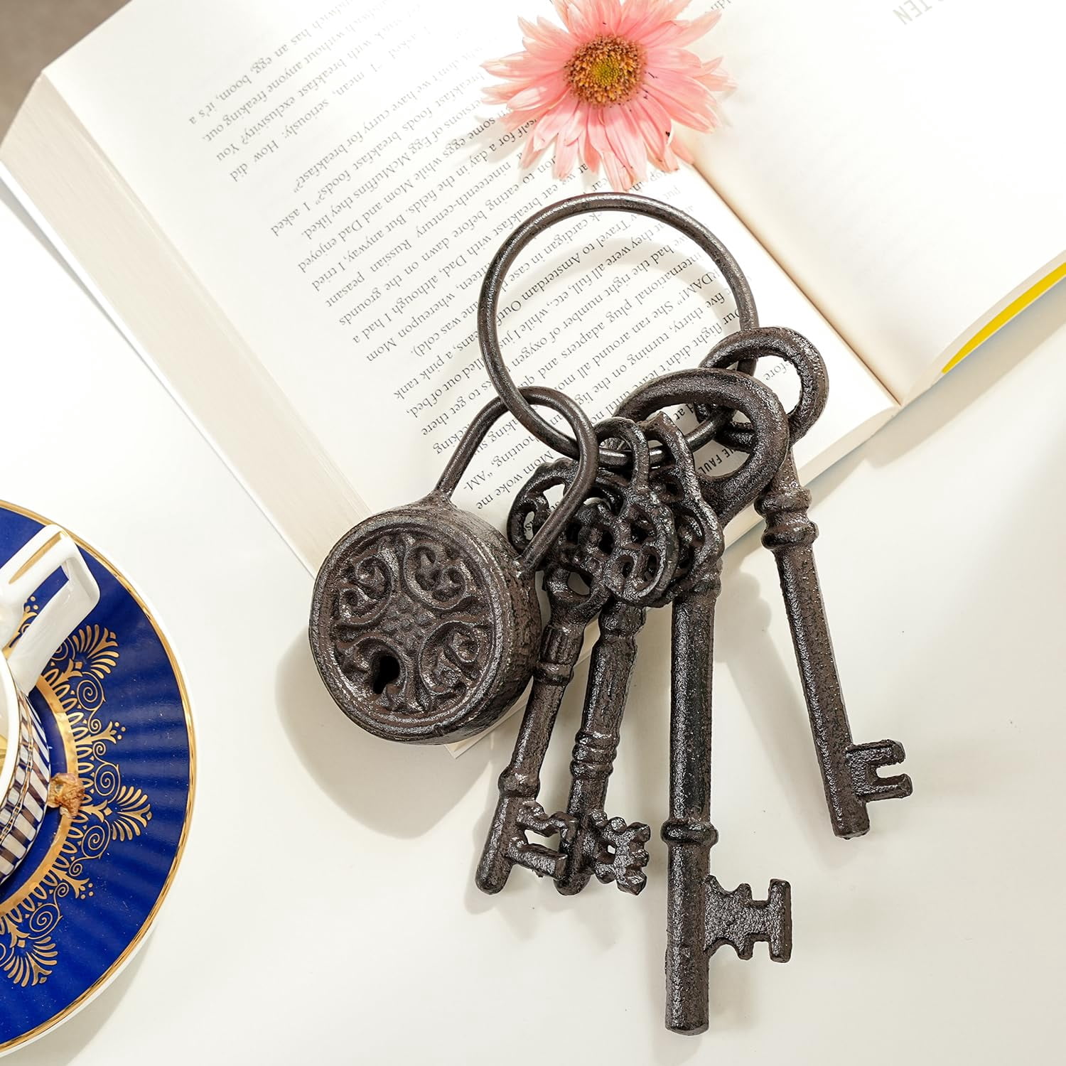 Sungmor Cast Iron Skeleton Keys, Old Fashioned Pirate Treasure Chest Keys Set, Antique Style Keyring Props Keys Halloween Decor, Decorative Keys for Home Garden