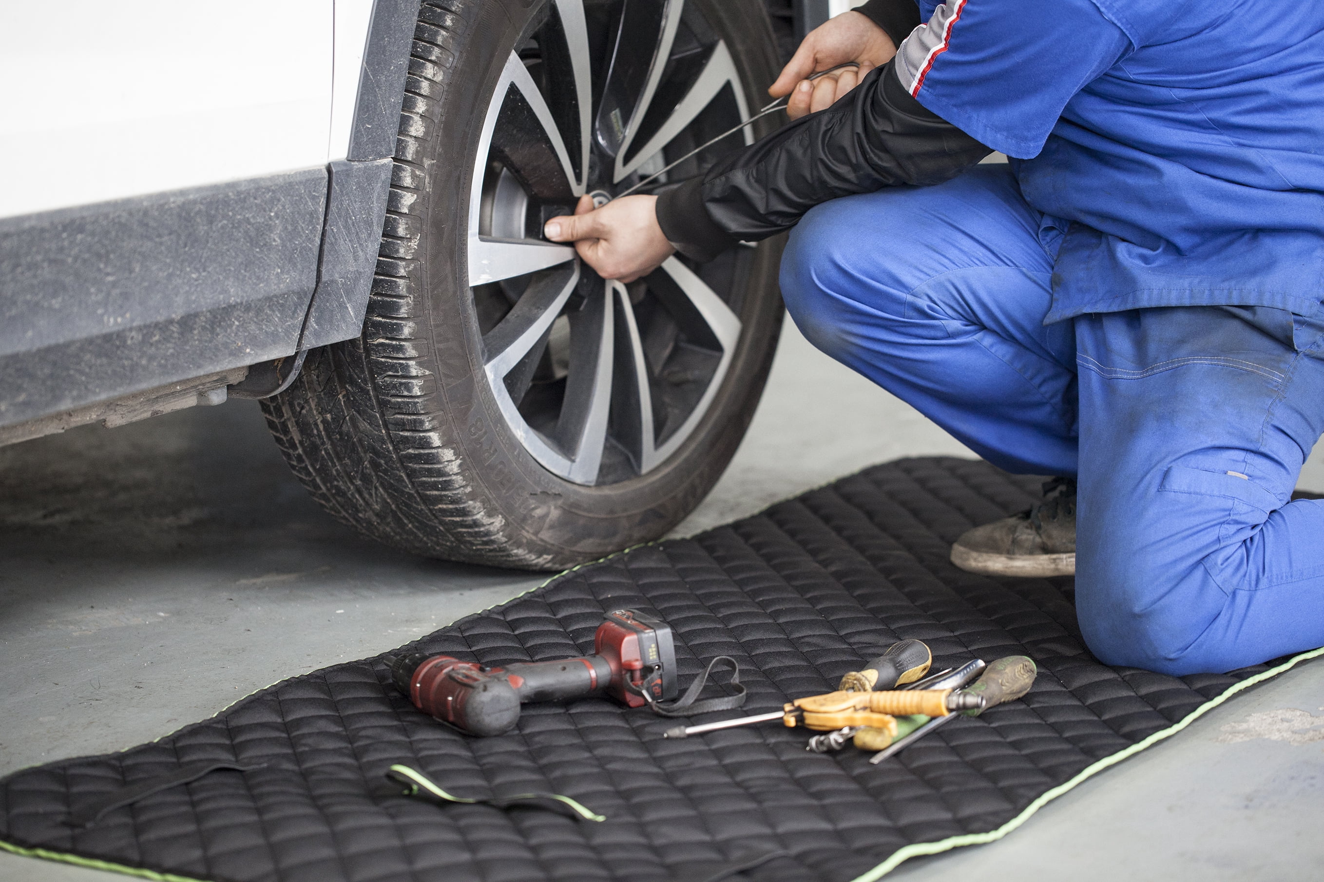 Auto Drive Car Repair Mat, Thick Padding, Portable Design, Floor Mat, Black