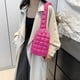 thumbnail image 3 of Bolso Bandolera Deportivo Acolchado A Cuadros Femenino Con Correa Ajustable para Mujer, 3 of 6