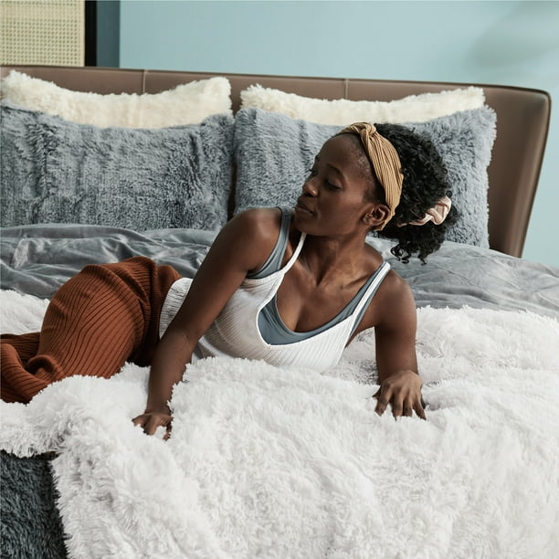 White shag blanket hotsell