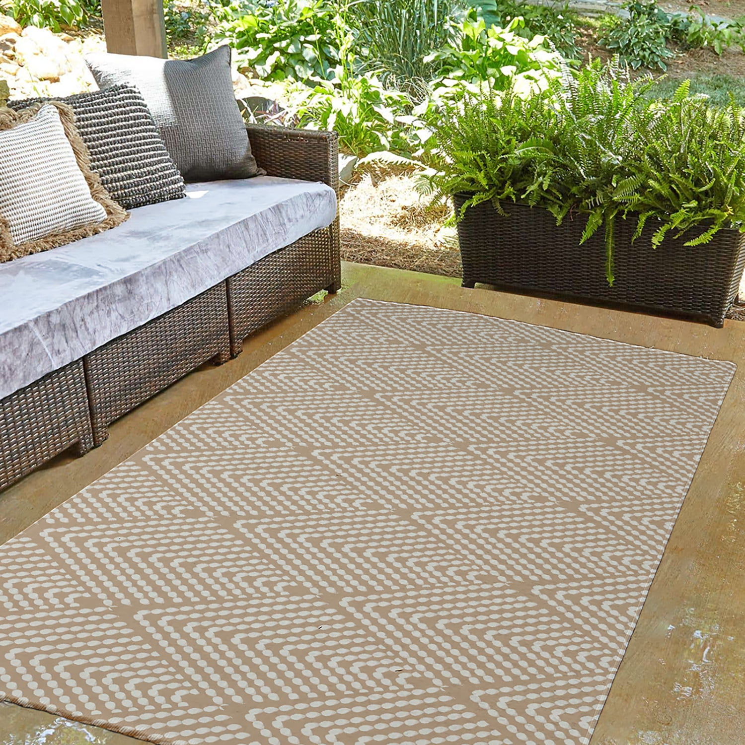 Simply Daisy 3' x 5' Basswood Brown Lifeflor Diamond Spring Chenille Indoor/Outdoor Rug