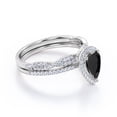 thumbnail image 3 of JeenMata Anillo de Bodas con Halo Pavé Diamante Negro y Moissanita de 1,5 ct en Forma de Lágrima; Conjunto de Anillo con Cuerpo Retorcido Infinito; Baño de Oro Blanco de 18 K sobre Plata, 3 of 6