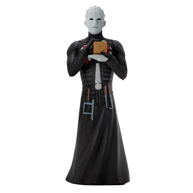 neca toony terrors - serie 2 - hellraiser - figura de acción a escala de 6" - cabeza de alfiler: figura coleccionable de 6" vista frontal centrada de Pinhead sosteniendo la caja de Lemarchand; túnica negra acampanada, torso con costillas y correas grises, clavos esculpidos en la cabeza y accesorios marrón y azul en la cintura. Ideal para display en vitrinas de coleccionista.