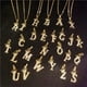 thumbnail image 3 of Collar con colgante de diamantes y 26 letras en inglés de corona, collar sencillo de moda, joyería para mujer, 3 of 6