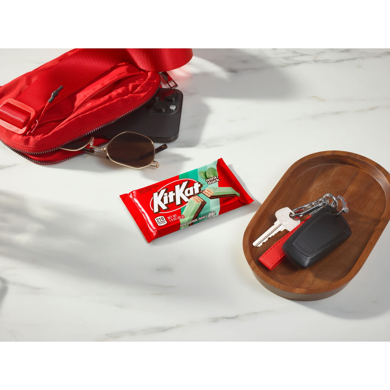 Kit Kat Duos Dark Chocolate Mint Wafer Candy, Bars 1.5 oz, 24 Count