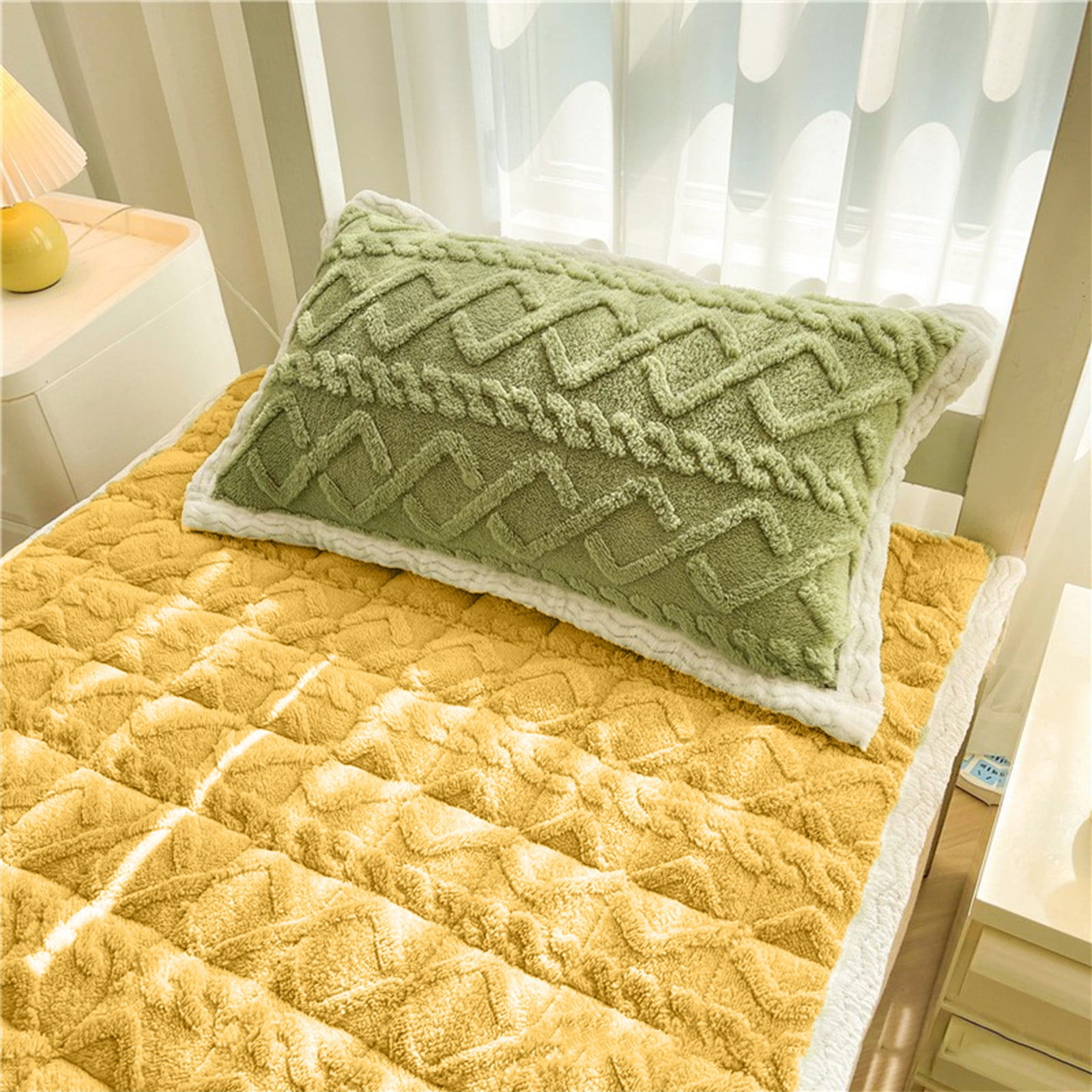 Hmgxay Milk Flannel Mattress, Plush Thickened Bed Mat, Cozy Non-Slip Futon Cushion, Warm and Soft Bedding Pad(35.4x78.7 Inches)