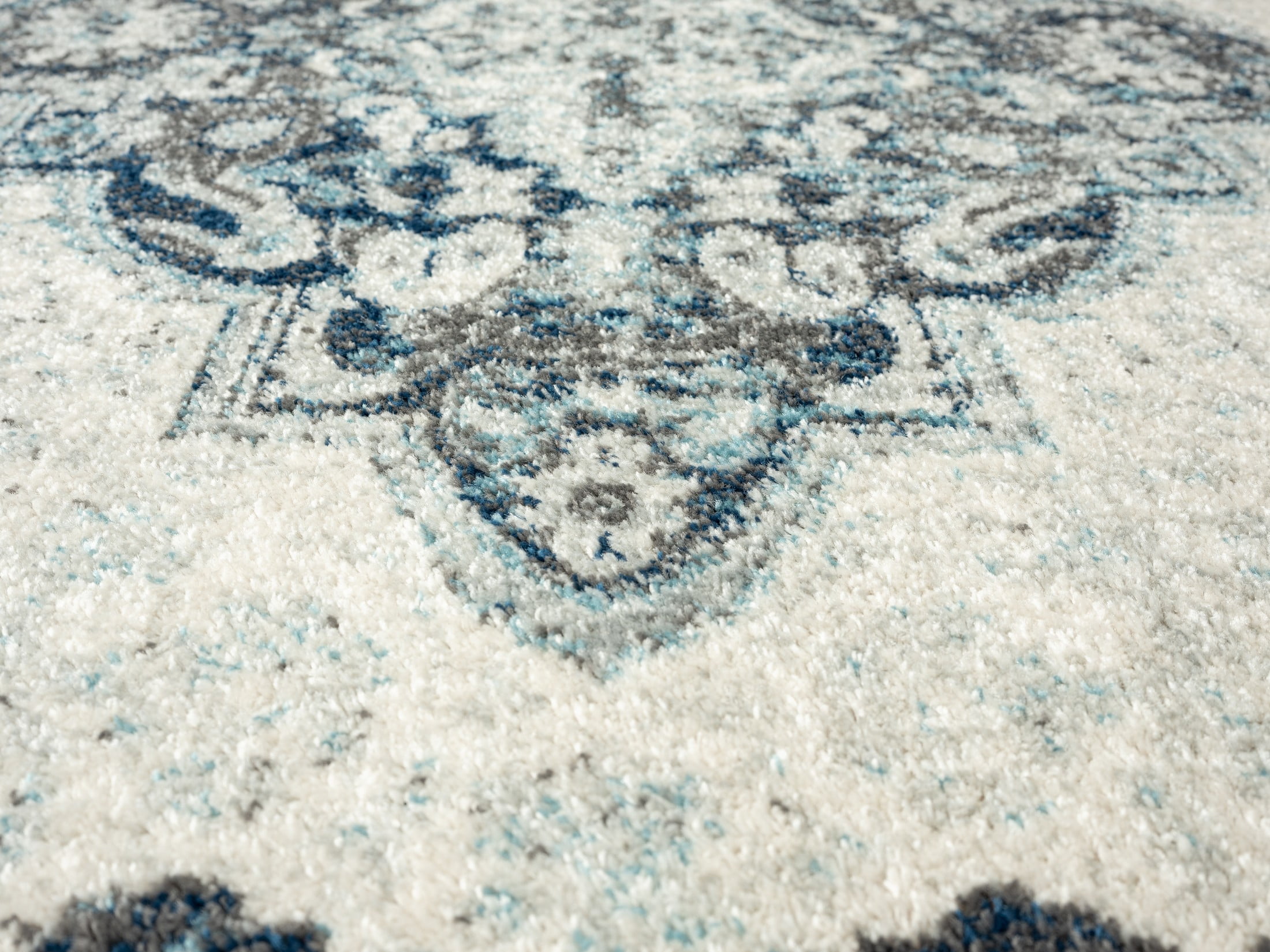 VCNY Home Paulina Distressed Medallion Low Pile Indoor Area Rug, Multi, 8' x 10'