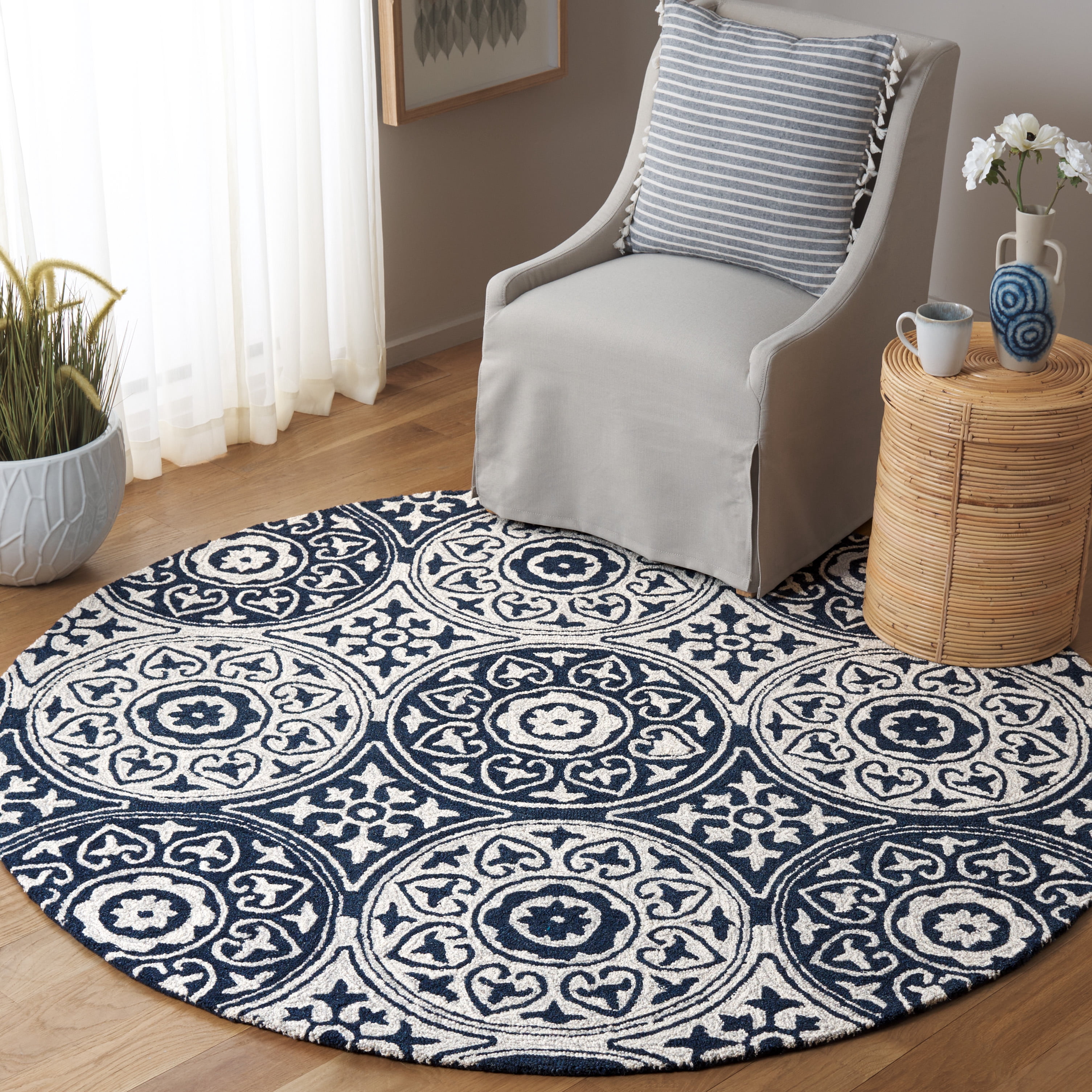 SAFAVIEH Metro Isador Geometric Area Rug, Blue/Ivory, 6' x 6' Round