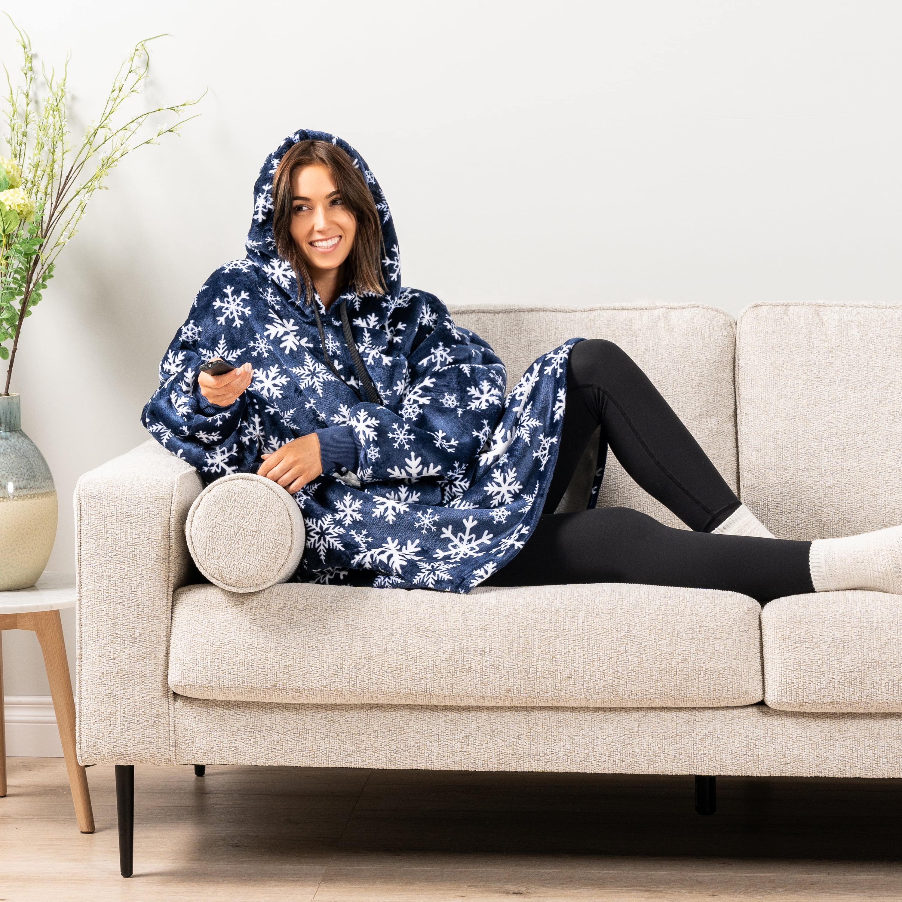PAVILIA Blanket Hoodie for Women Blue, Sherpa Wearable Blanket Men, Cozy Oversized Sweatshirt Blanket, Warm Fleece Hooded Blanket Sweater with Sleeves and Two Big Pocket, Blue Snowflake