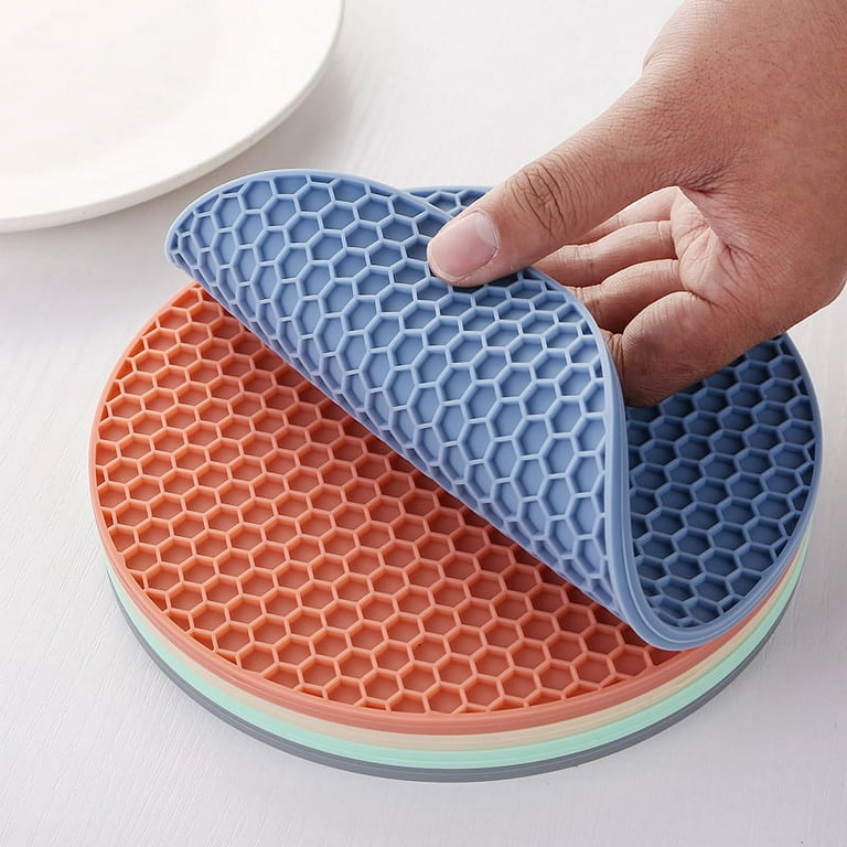 Yidarton Round Honeycomb Silicone Placemat High Temperature Thick Placemat  Anti-Scalding Non-Slip Mat Silicone Table Mat Blue 